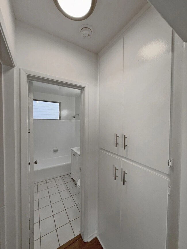 Interior Photo - 3630 Westwood Blvd