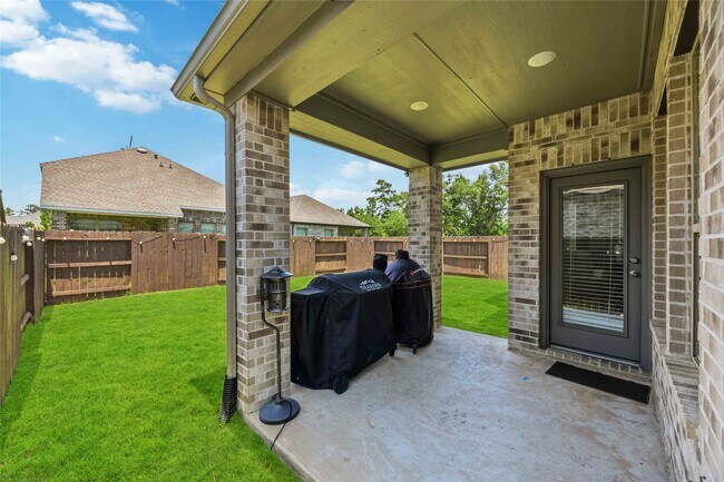 Building Photo - 16427 Apache Wds Wy