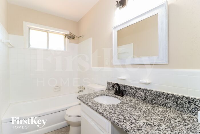 Building Photo - 3021 Chaucer Ln