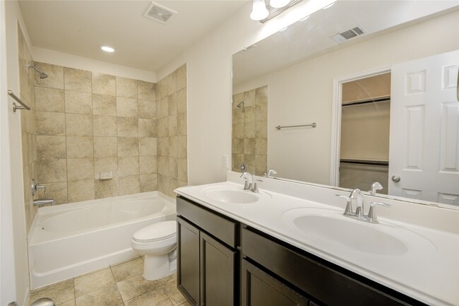 Building Photo - 2111 Denridge Dr