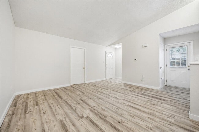 Building Photo - 904 Sirocco Dr