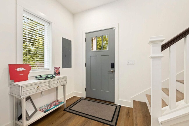 Building Photo - 376 S Hill Ave