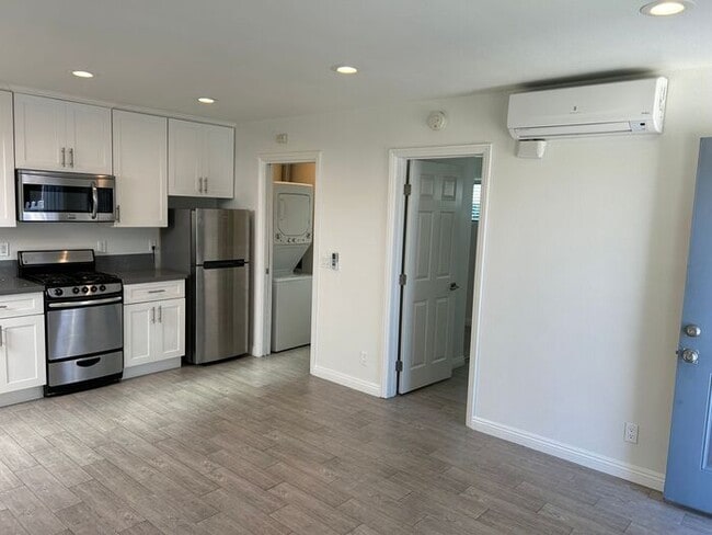 Building Photo - FANTASTIC 1BD 1BA FOR LEASE!