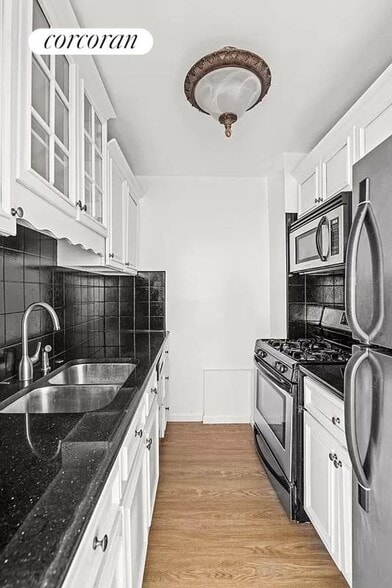 Building Photo - 372 Central Prk W