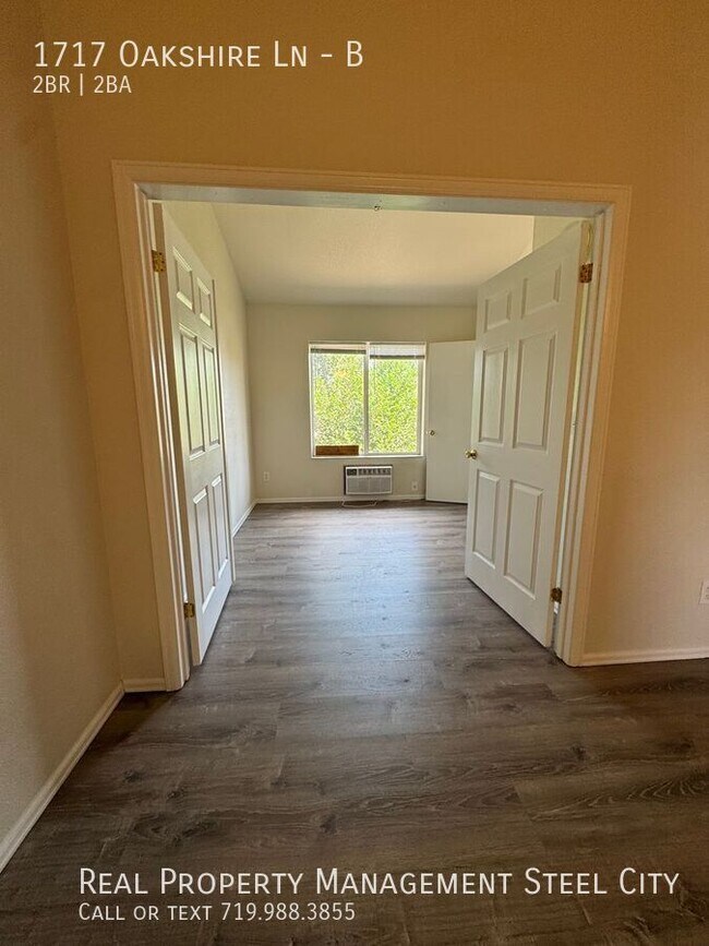 Building Photo - 1717 Oakshire Ln