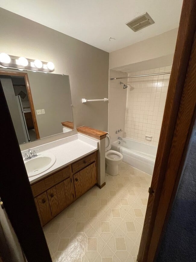 Building Photo - 449 Dunbar Ave