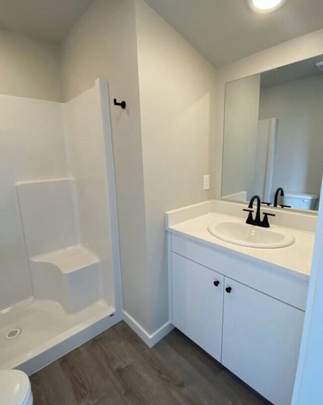 Building Photo - 3 Bed, 2.5 Bath Available in September!