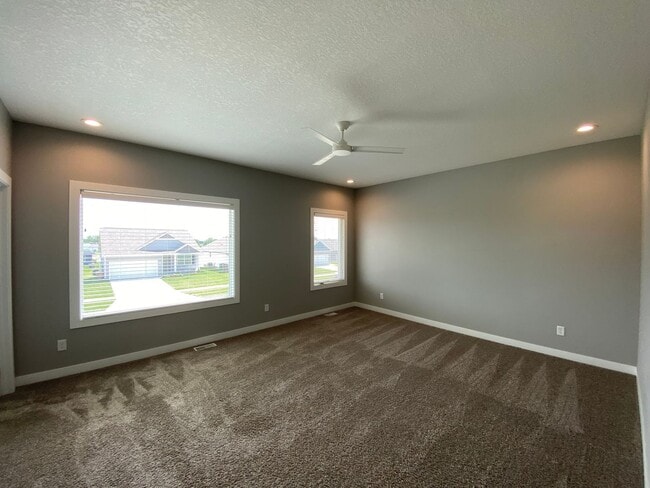 Building Photo - Beautiful single family home With 6 Car Attached Garage!