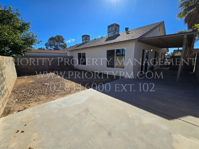 Building Photo - GORGEOUS SPRING VALLEY COTTAGE ! 3 Bed/2 B...