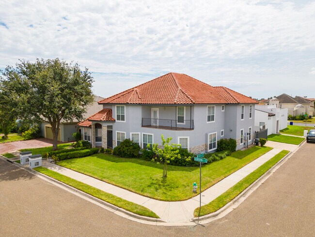 Building Photo - 413 Auburn St