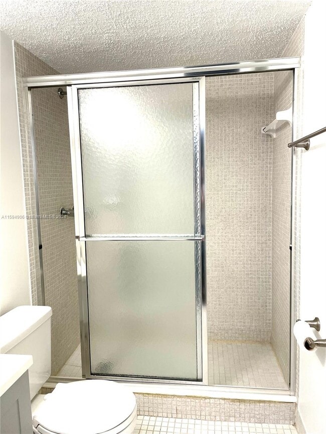 Building Photo - 250 Jacaranda Dr