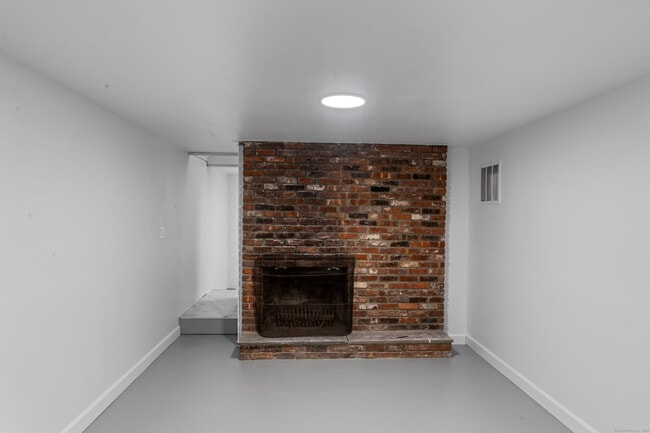 Building Photo - 83 Buck Hill Rd