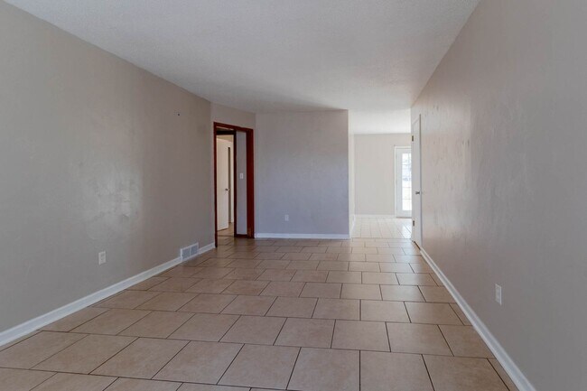 Building Photo - Spacious 3BD/1.BTH Home in Spencer