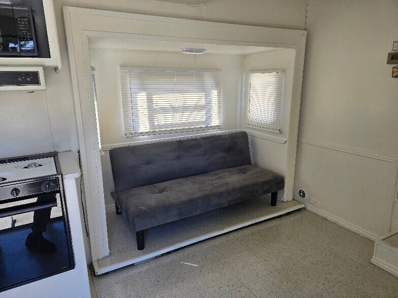 Building Photo - 2065 Atwater Blvd