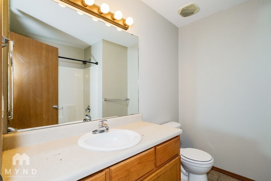 Building Photo - 3634 S Sulgrove Ave