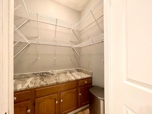 Walk In Pantry - 11519 Brae Hill