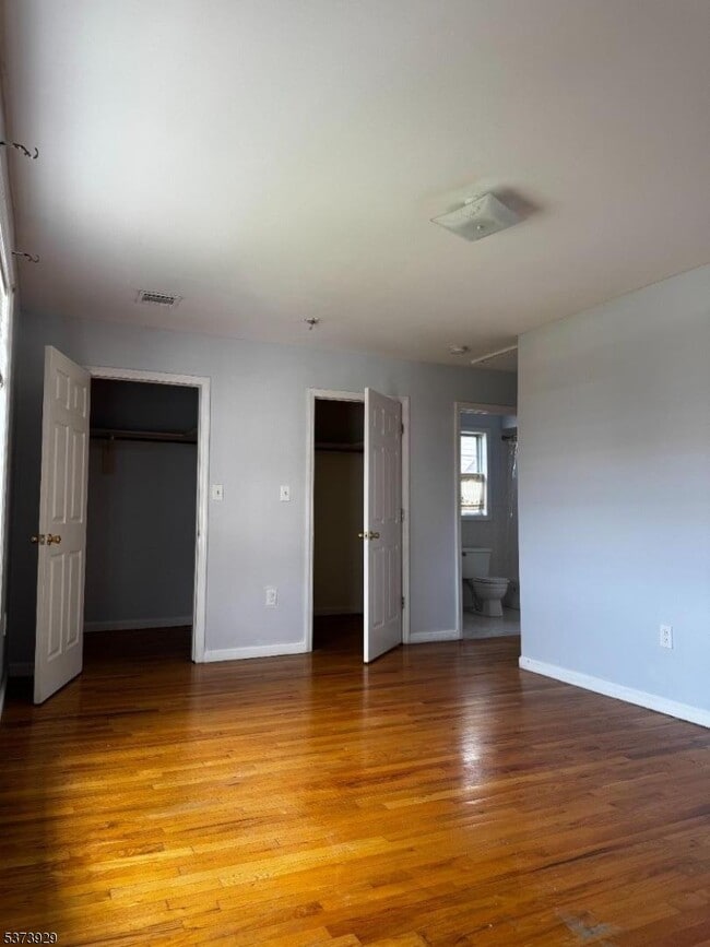 Building Photo - 589 Meadow St