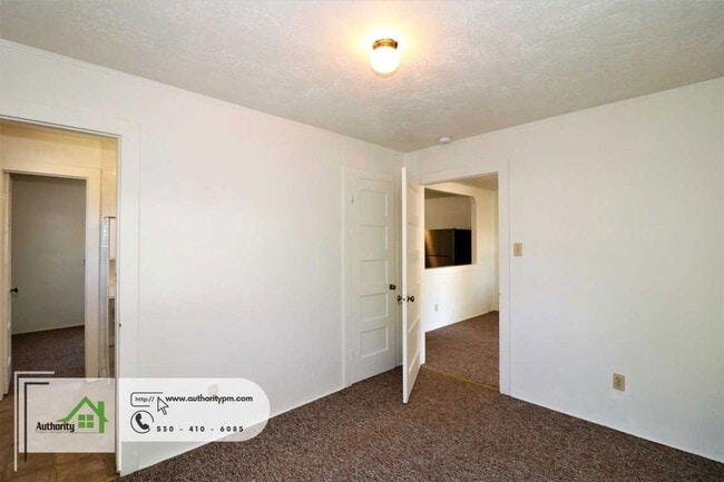 Building Photo - 1825 Grand Coulee Blvd
