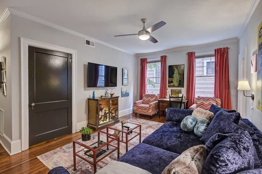 Building Photo - 518 Lamar Ave