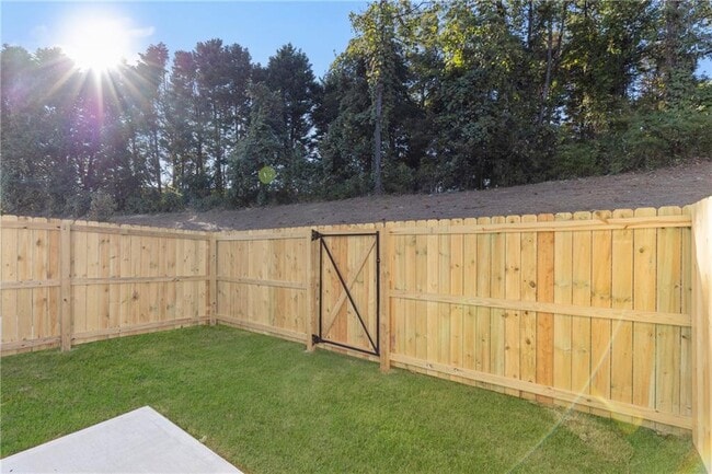 Building Photo - 2527 Riverside Rd