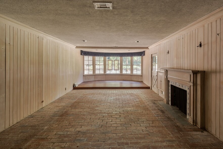 Building Photo - 1110 Sutton Way