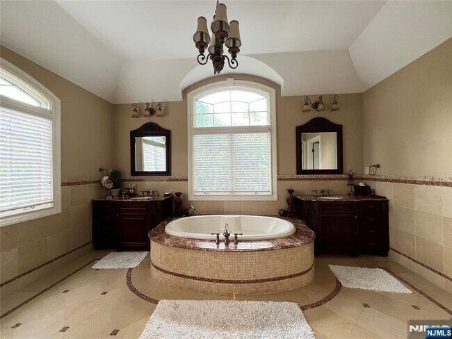 Building Photo - 22 Reiner Pl