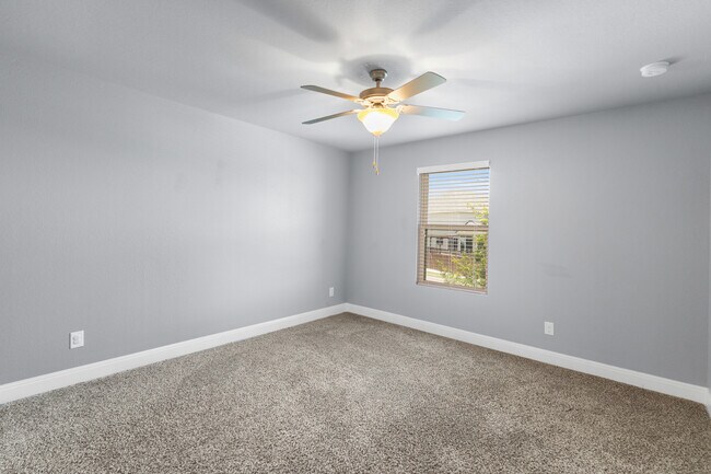 Building Photo - 10106 Macarthur Way