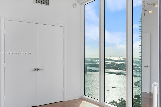 Building Photo - 2020 N Bayshore Dr