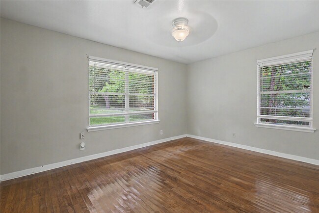 Building Photo - 802 Cline St