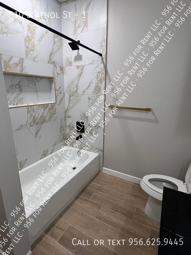 Building Photo - 810 S Athol St