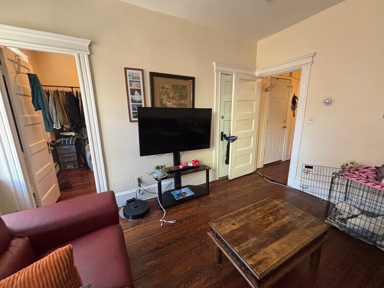 Building Photo - 8 Grove St