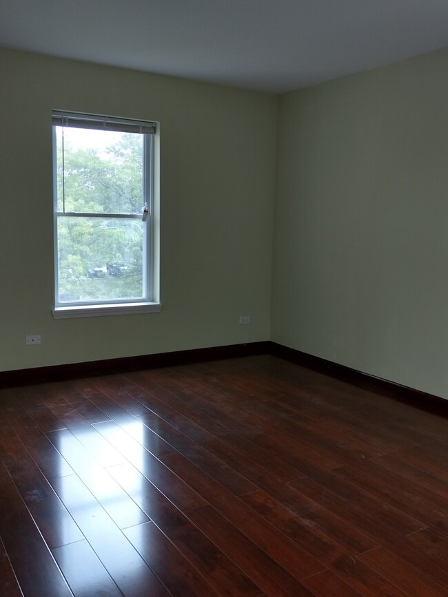 Building Photo - 5201 Carriage Way Dr