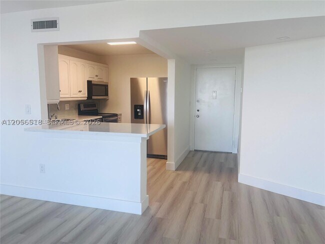 Building Photo - 1200 NE Miami Gardens Dr