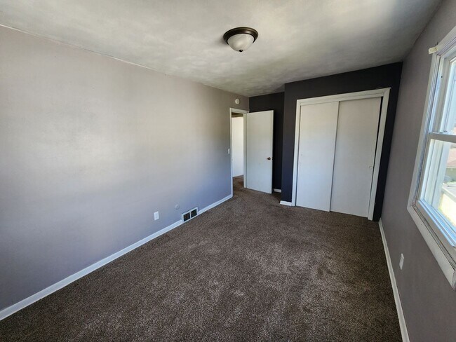 Building Photo - SW 424/426 30th Ave duplex