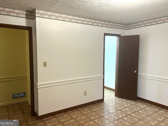 Building Photo - 40 Wagon Wheel Dr