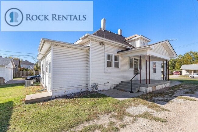 Building Photo - Recently Remodeled 3 Bed 1 Bath House