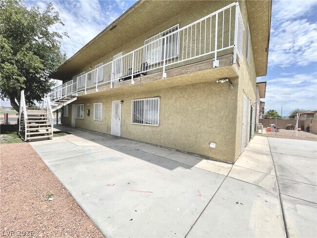 Building Photo - 3427 E Cheyenne Ave