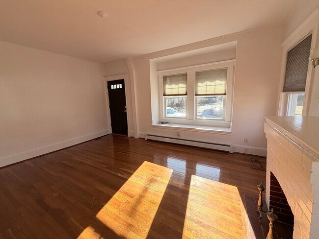 Building Photo - 9 Hollis St