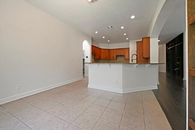 Building Photo - 1218 Canyon Maple Rd