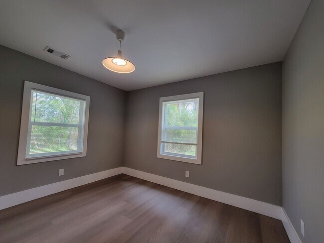 Building Photo - Updated Soaking Tub. Stainless Steel Appliances. W/D Inc