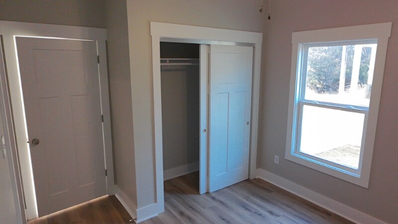 Building Photo - 233 Pineneedle Rd