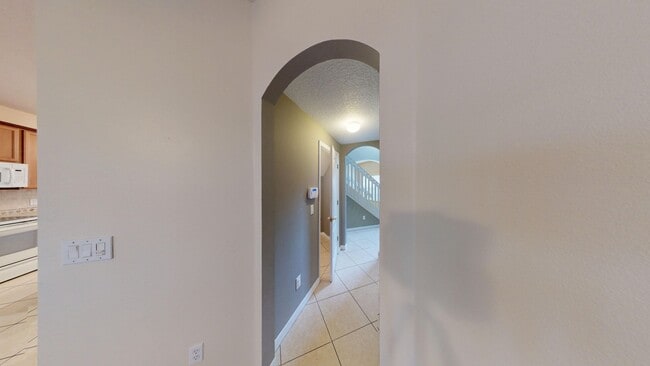 Building Photo - FABULOUS 4/2.5 HOME IN GATED CALABRIA COVE...