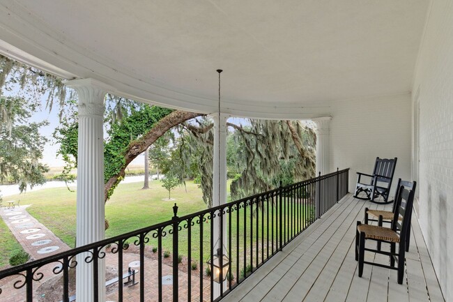 Building Photo - Gorgeous Furnished Estate on the Ashley River