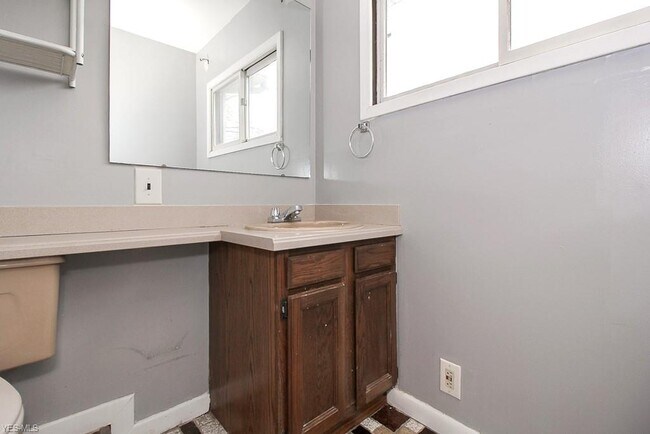 Building Photo - 3274 W 130th St