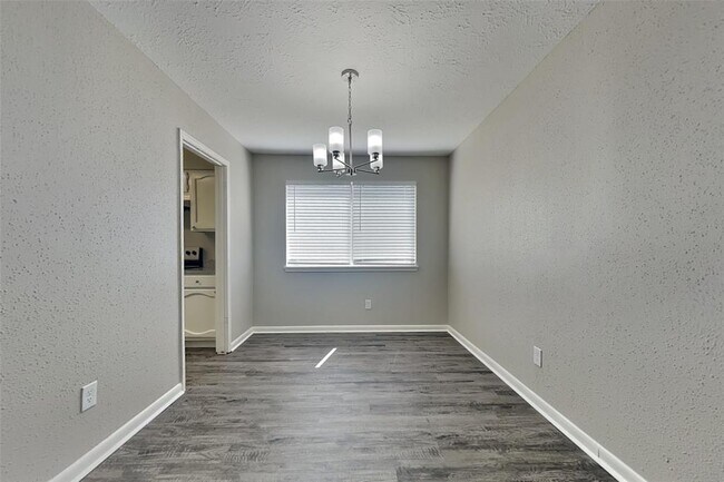 Building Photo - 10010 Crescent Moon Dr