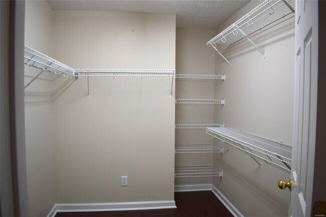 Building Photo - 1715 Young Pointe Blvd