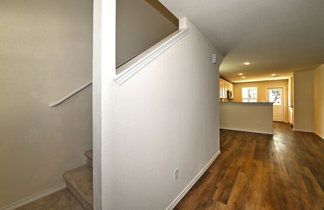 Building Photo - 4 BEDROOM  |  LOFT  |  3 BATH  |  4th BEDR...