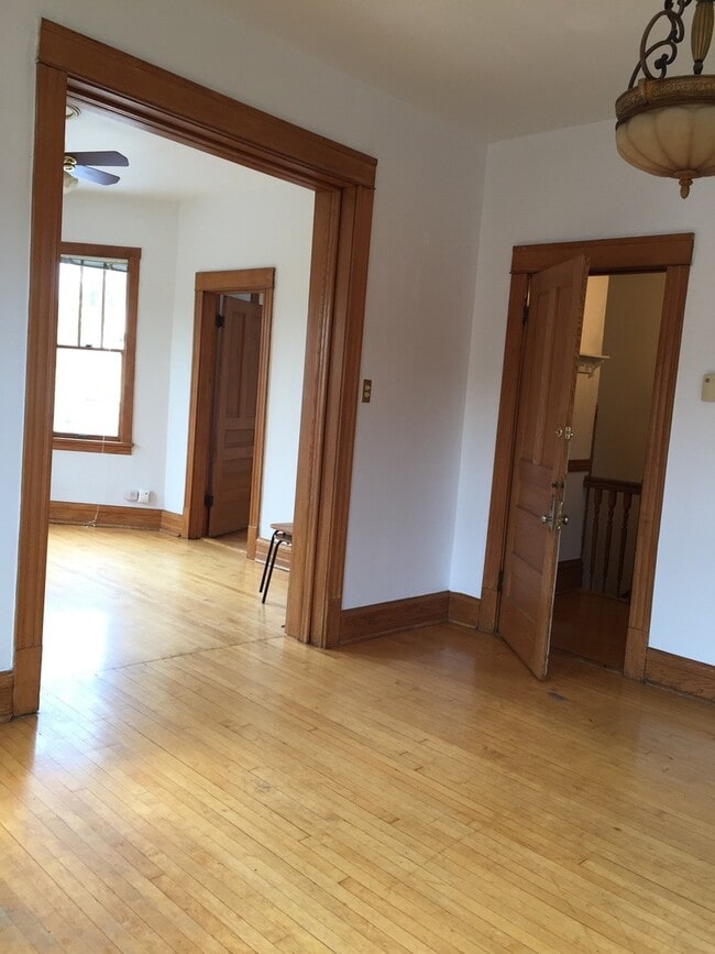 Building Photo - 3448 W Drummond Pl