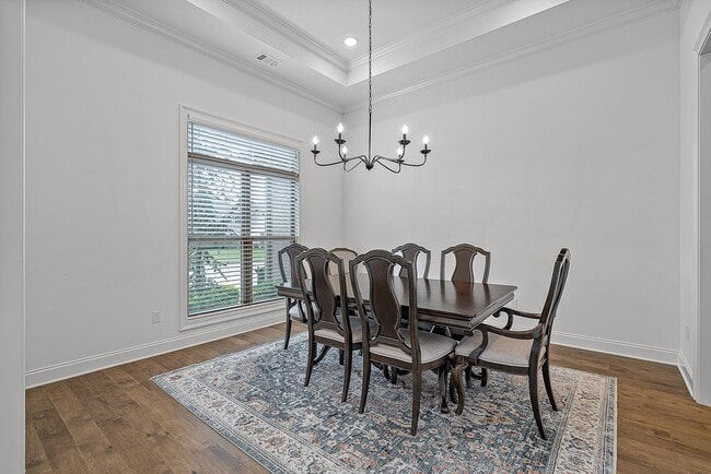 Building Photo - Rare Executive Rental in Desirable South J...