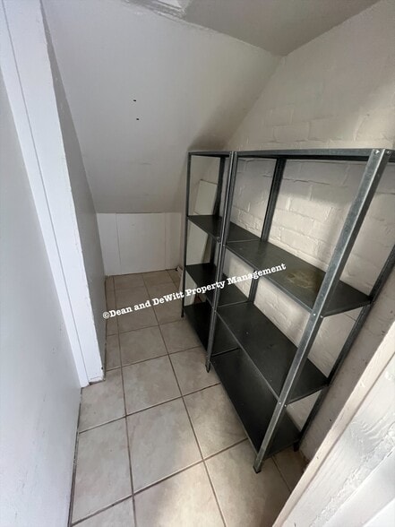 Building Photo - 1 Bed/1 Bath - Unit 12